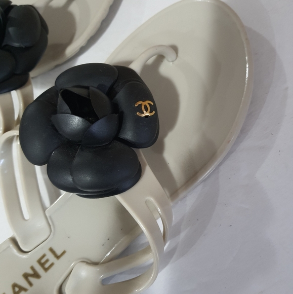 Chanel Camelia Slide - Picture 5 of 5